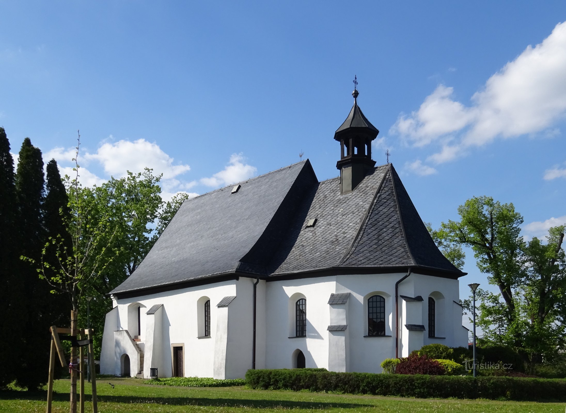 ліворуч дерево свободи