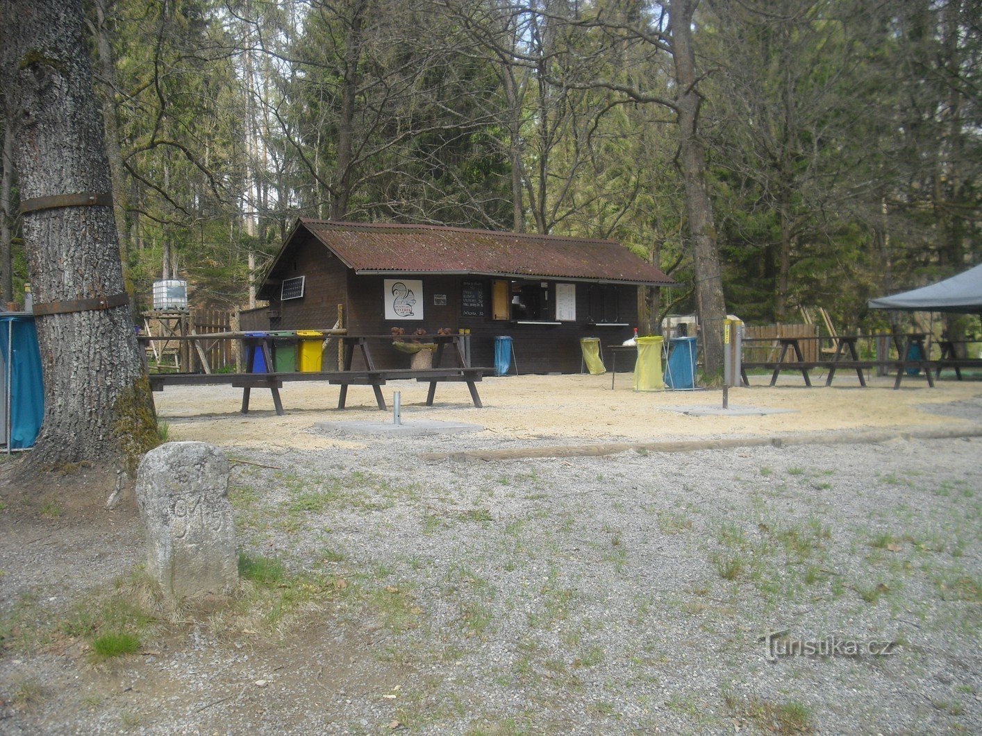 Vltava – telttailu ja virvokkeita Kolmen oravan luona