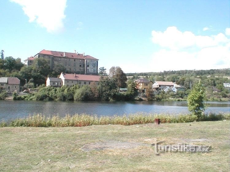 Vltava under Nelahozevsky Slot