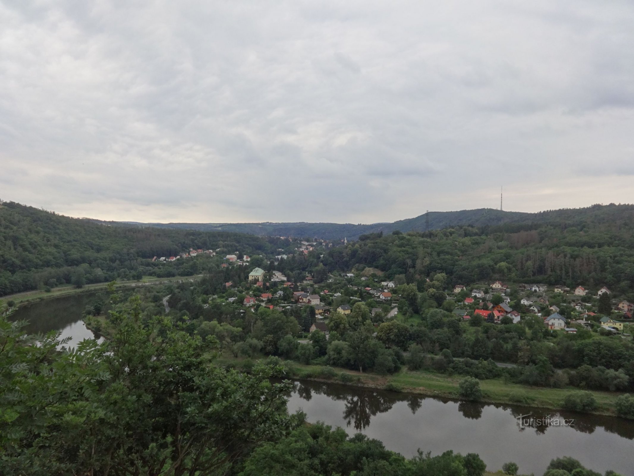 Vltava – miradouro perto da aldeia de Vrané nad Vltavou