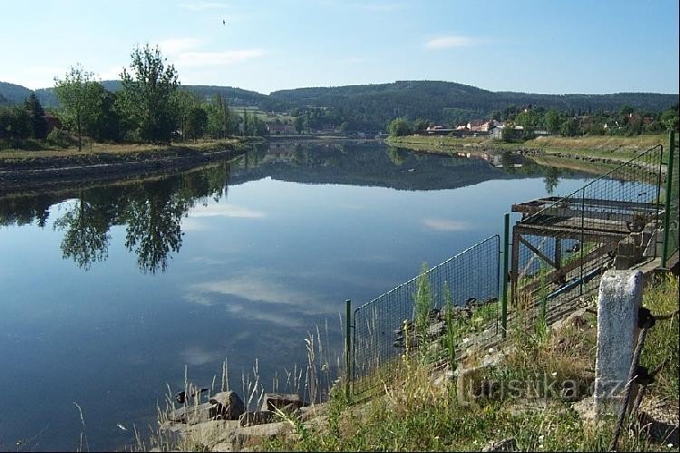 Vltava achter Kamýk: deel van de rivier bij Kamýk, 03 juli