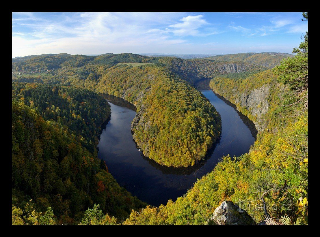 Vltava serpente depuis le point de vue Máj