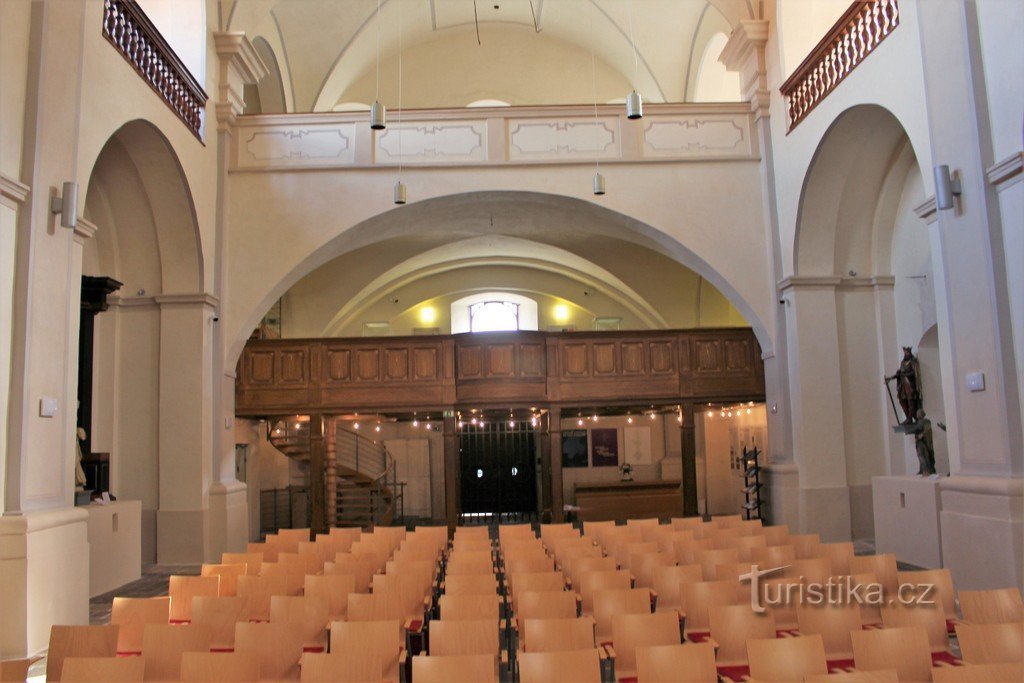 El interior de la iglesia del monasterio