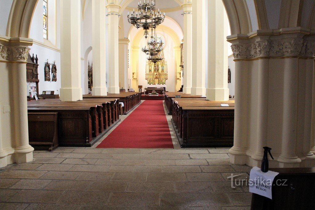 L'interno della chiesa