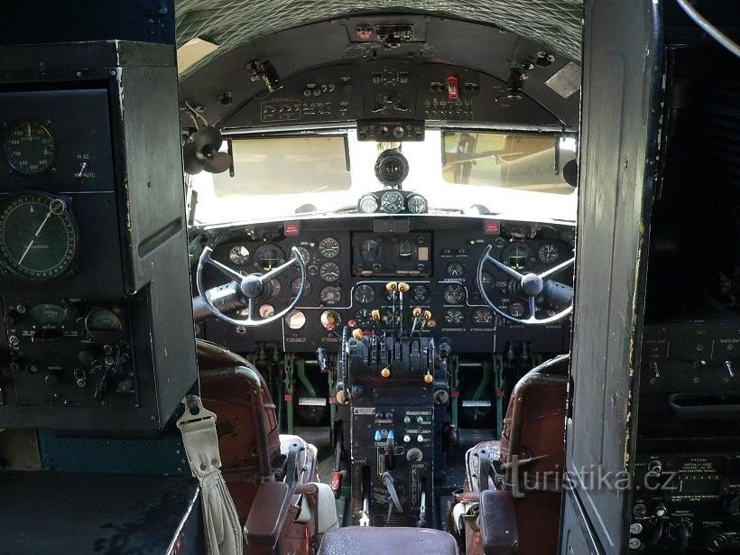 O interior do Ilyushin Il-14T (Avia Il-14)