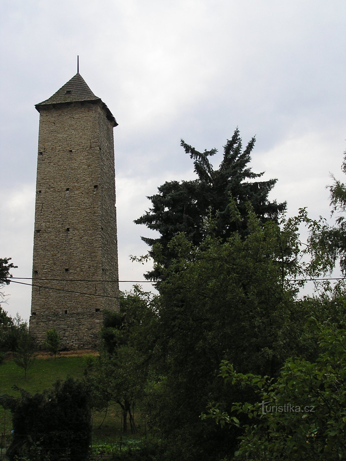 wieża ze zbiornikiem wodnym