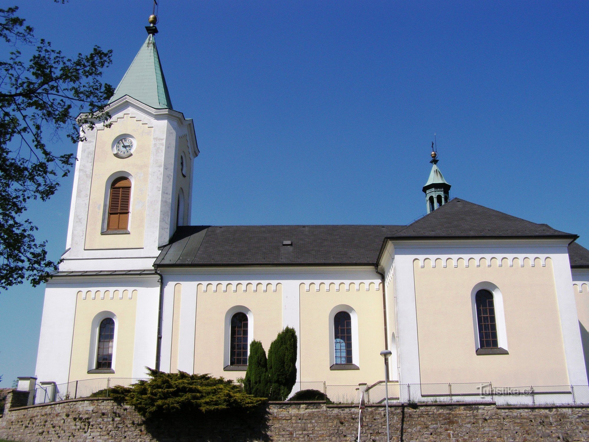 Voděrady - nhà thờ St. Peter và Paul