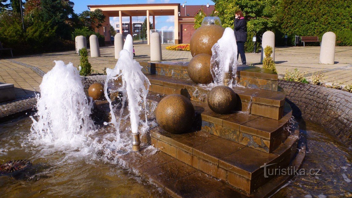 WATER FOUNTAIN - PřELŚ