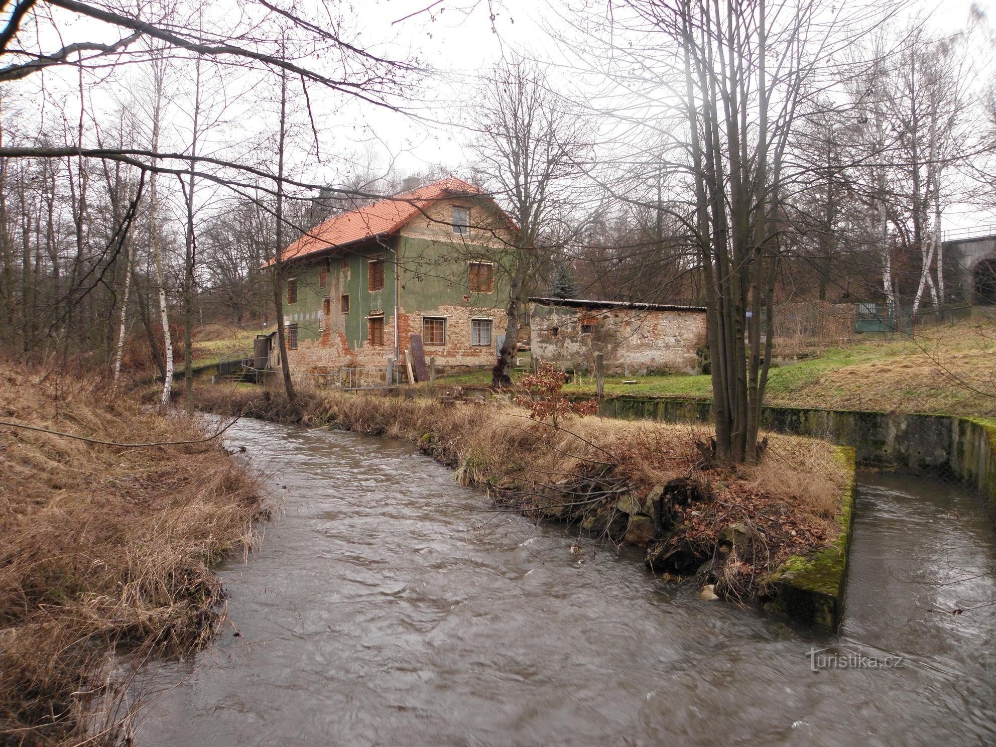 Młyn wodny koło Jenišova - 12.1.2012