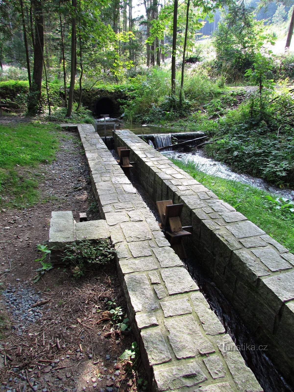 Molinos de agua bajo Bělák