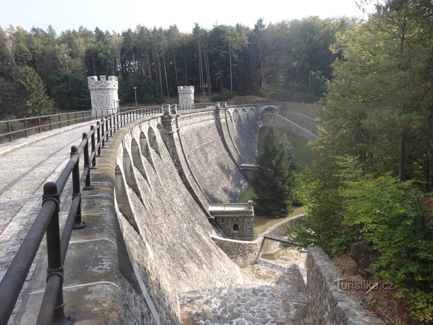 Pařížov vattenreservoar vid floden Doubrava