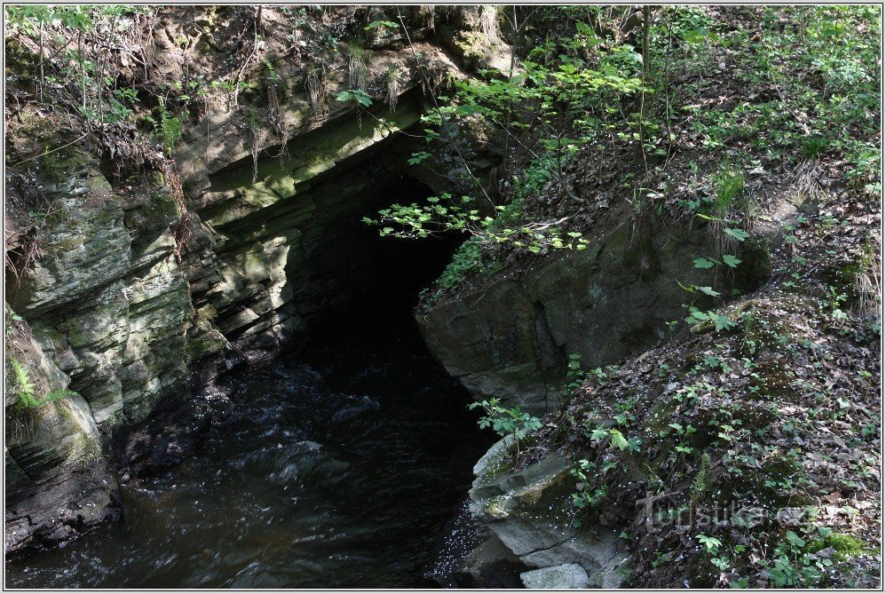Tunel wodny na Doubravie