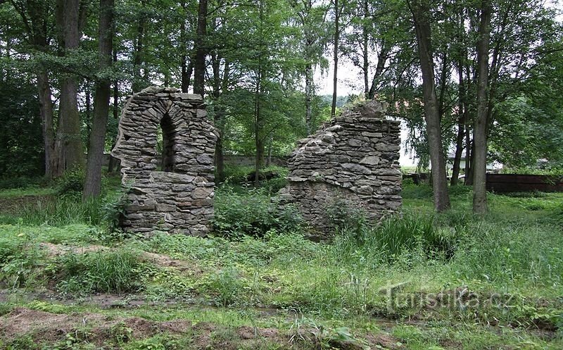 Fortaleza de água com perfil em Kladruby, distrito de Strakonice