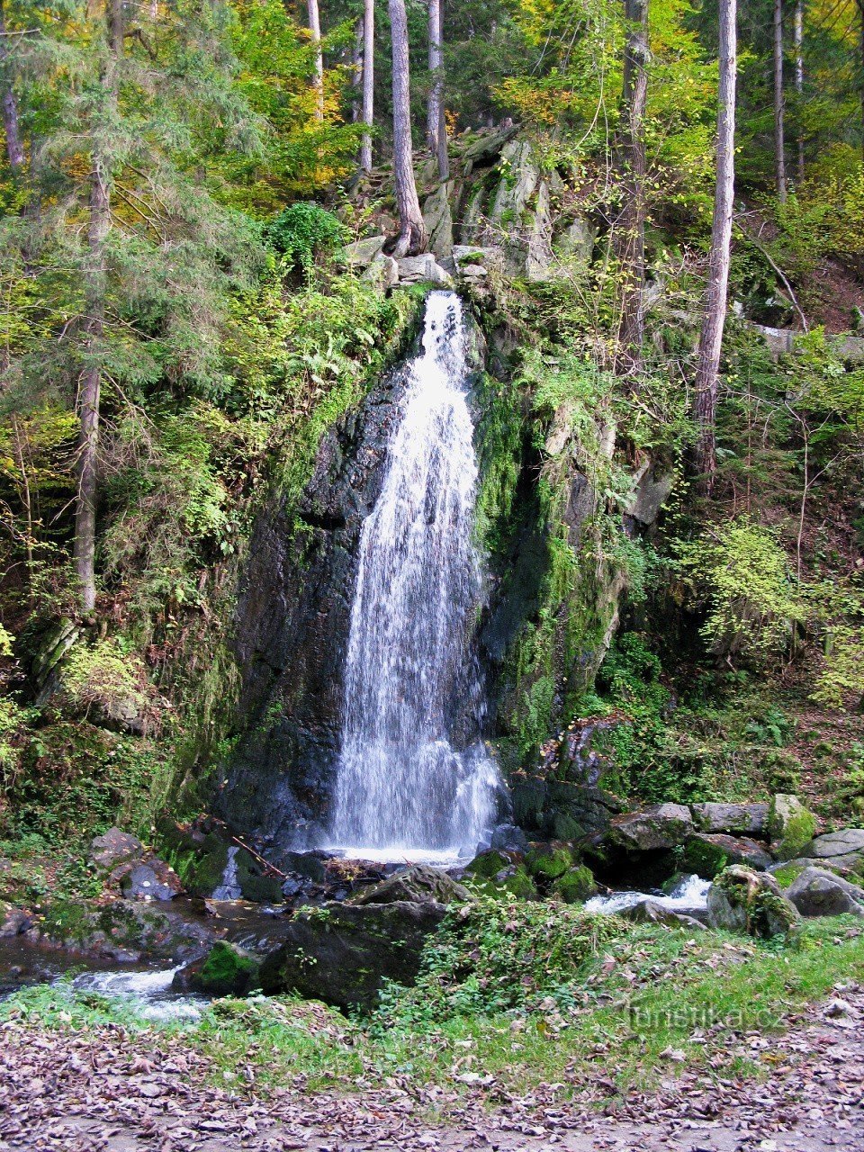 Cascada - vista frontal