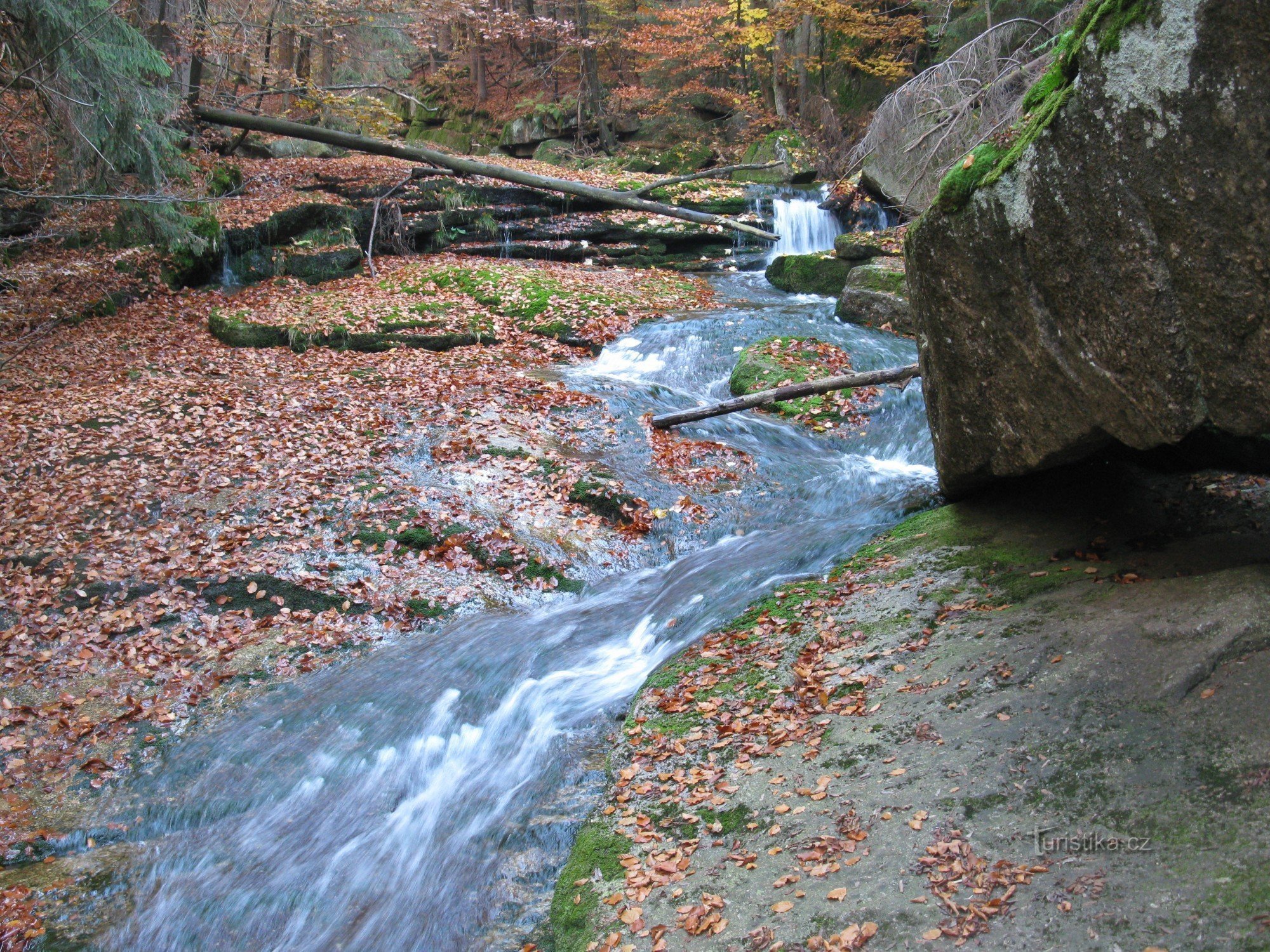 Jedlová vattenfall, Jizera, Polední kameny