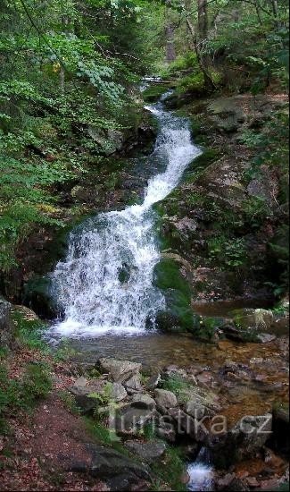 Cascada Malá Morava: Cascada de unos 4 m de altura.