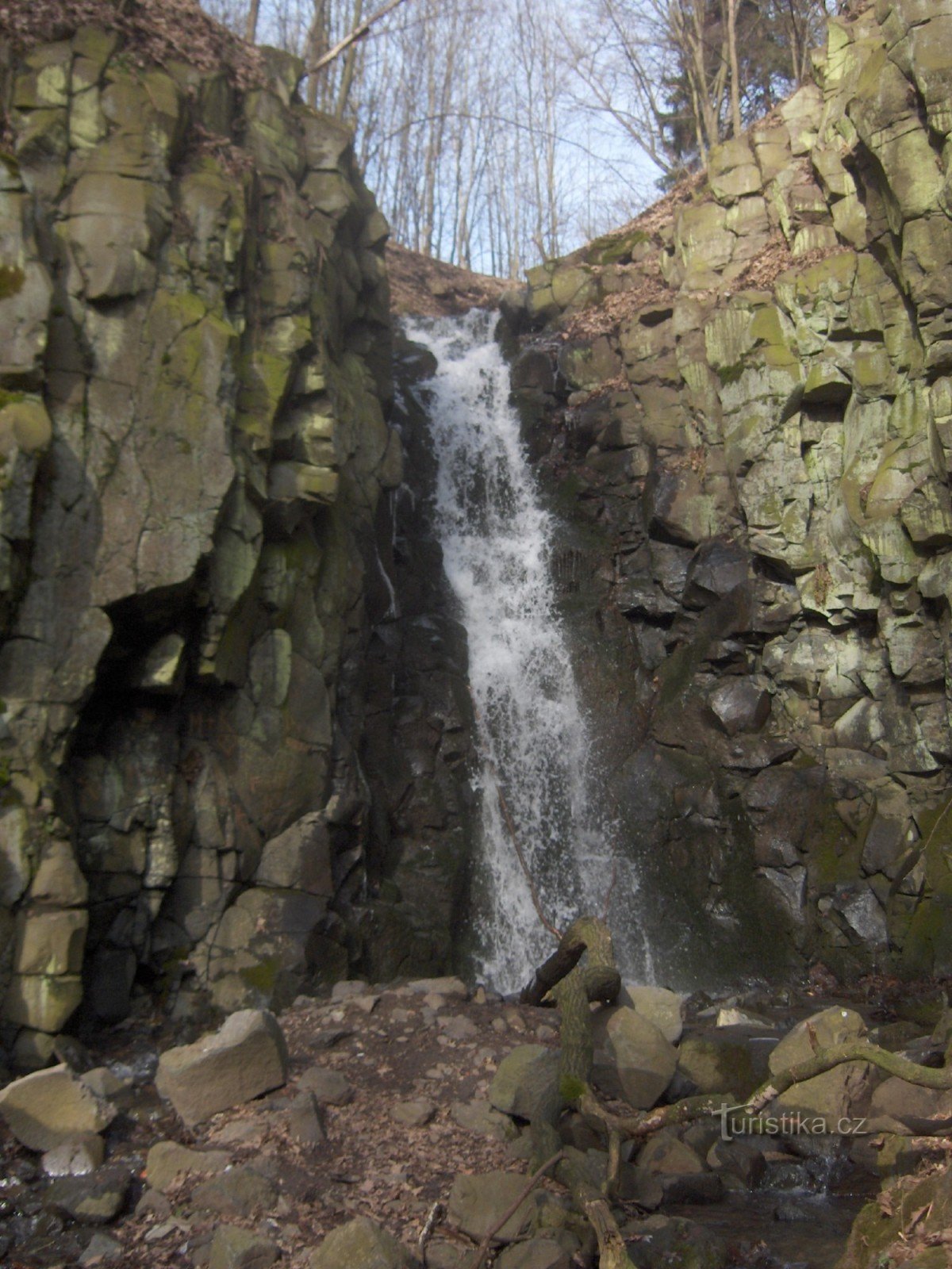 Cascada en el arroyo Pekelský