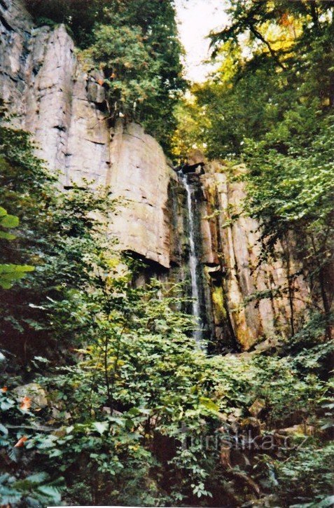 Wasserfall am Bach Podlešínské