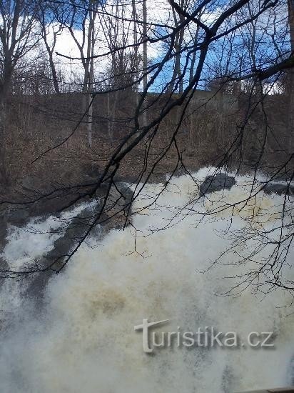 waterfall in Tábor: the waterfall is located in the place where the Tismen flows from the Jordán pond