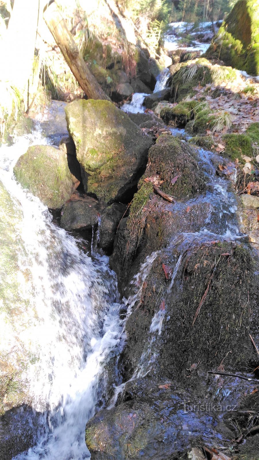 Watervallen op de Ostružník-stroom.