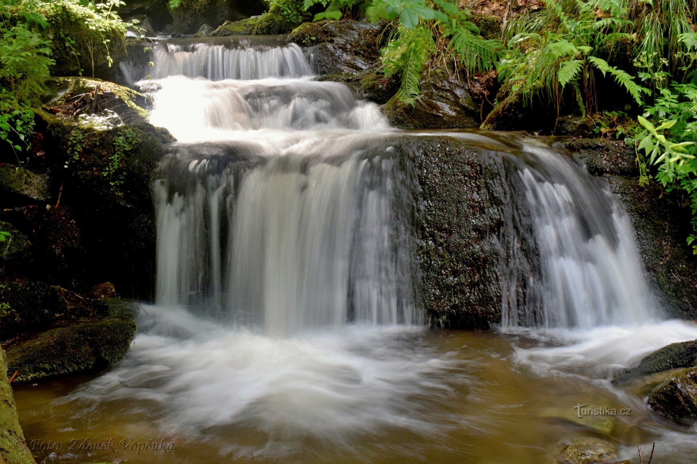 Wasserfälle des Silberstroms /Nýznerovské-Wasserfälle/.