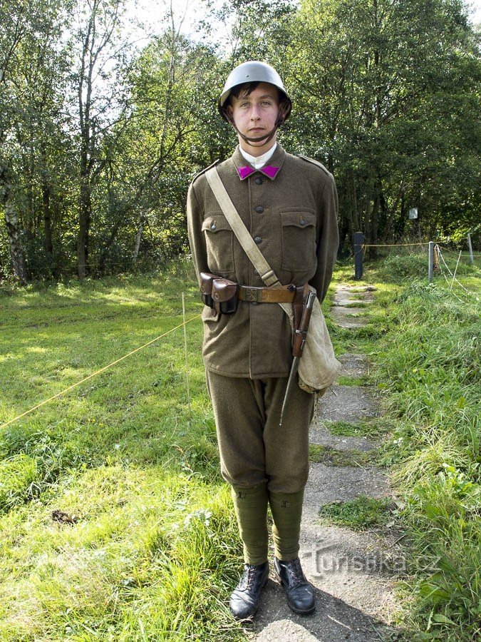 Un soldado en el camino