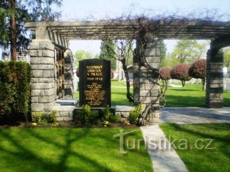第二次世界大戦の犠牲者の軍人墓地