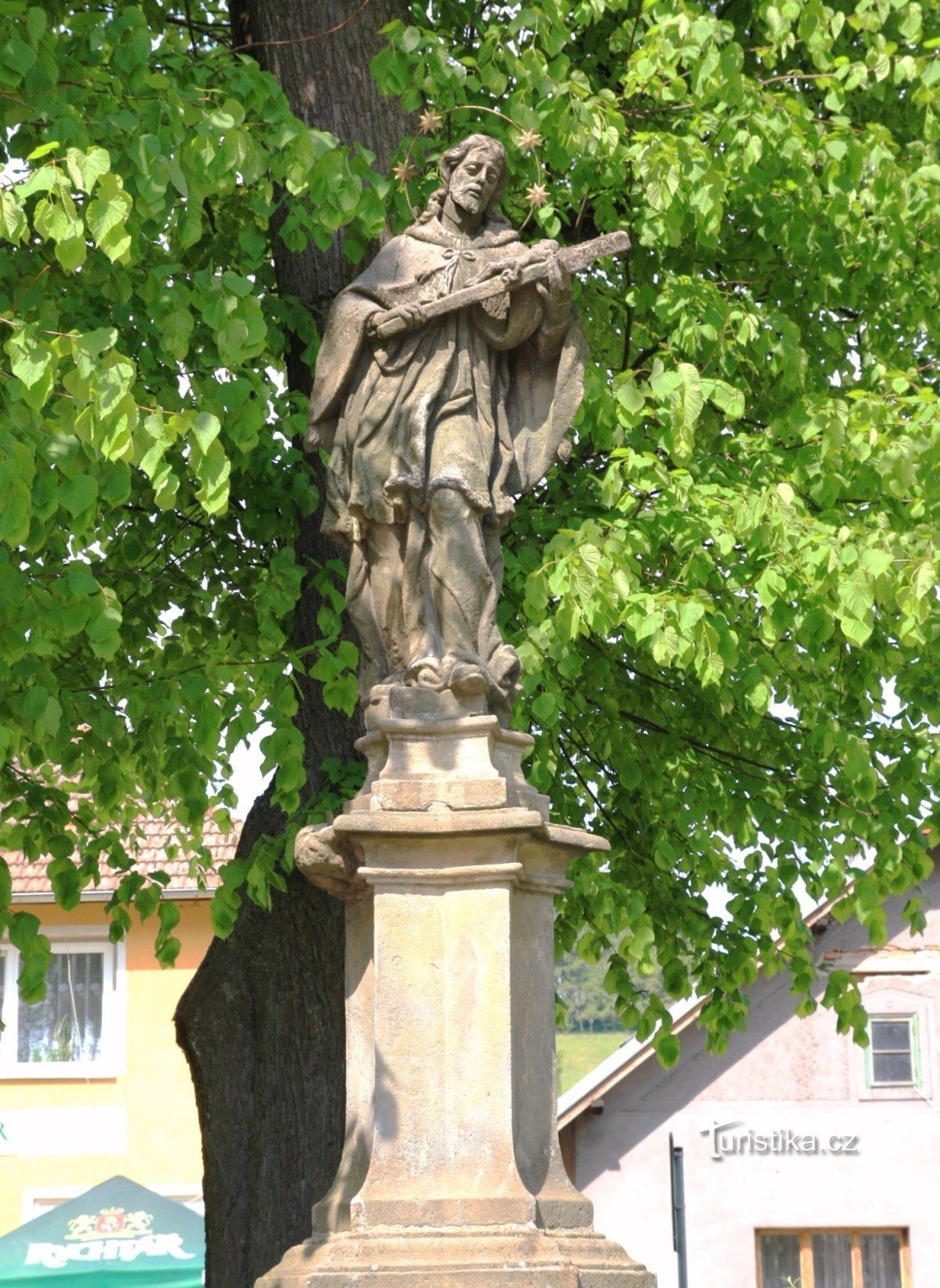 Vojnův Městec - 圣彼得雕像Jan Nepomucký 在广场上