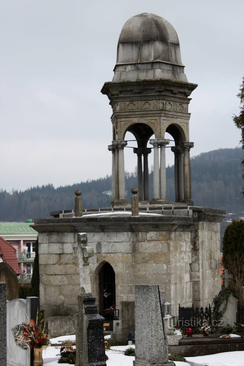 Votice - Πανάγιος Τάφος στο νεκροταφείο των Φραγκισκανών