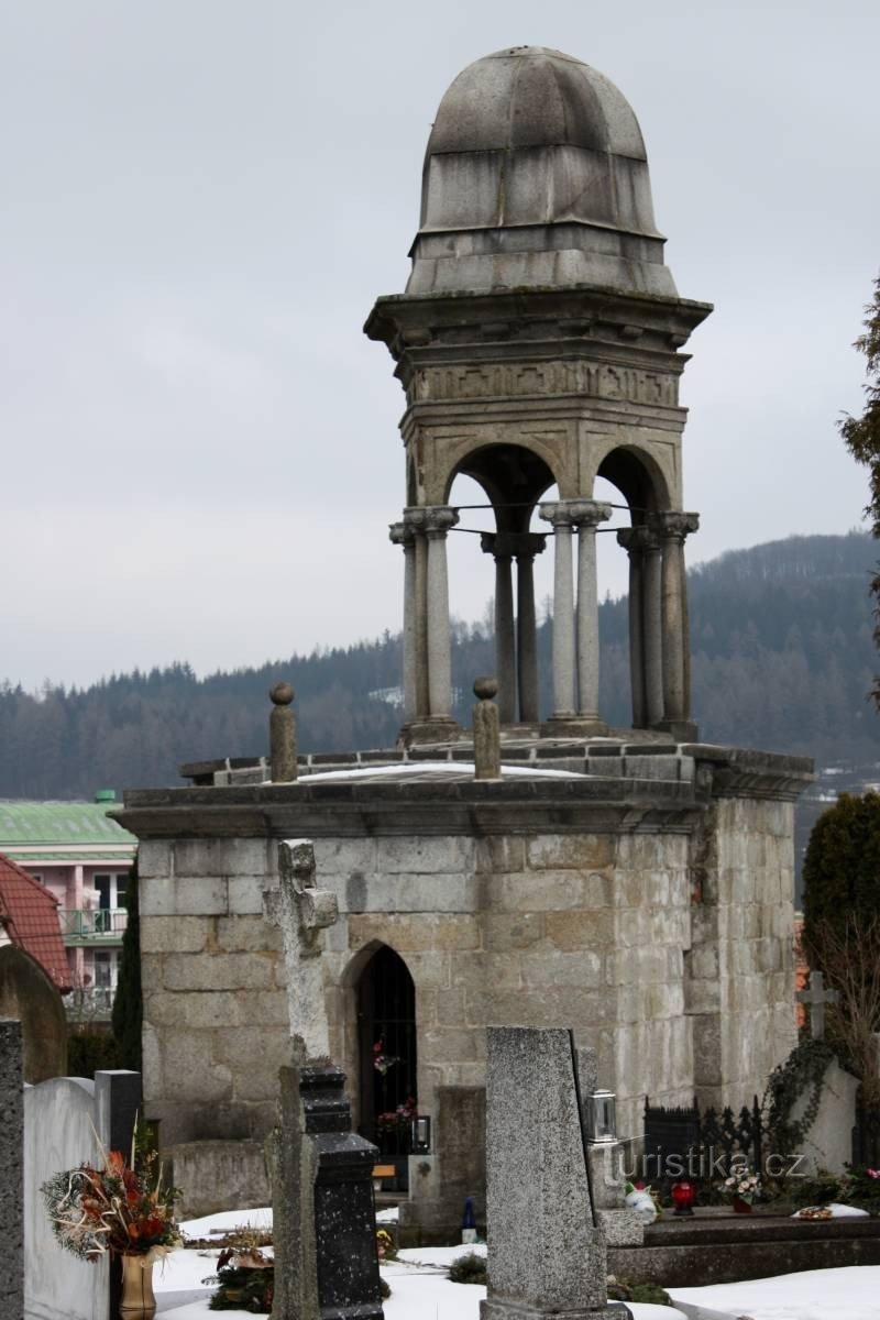 Votice - Saint-Sépulcre au cimetière franciscain