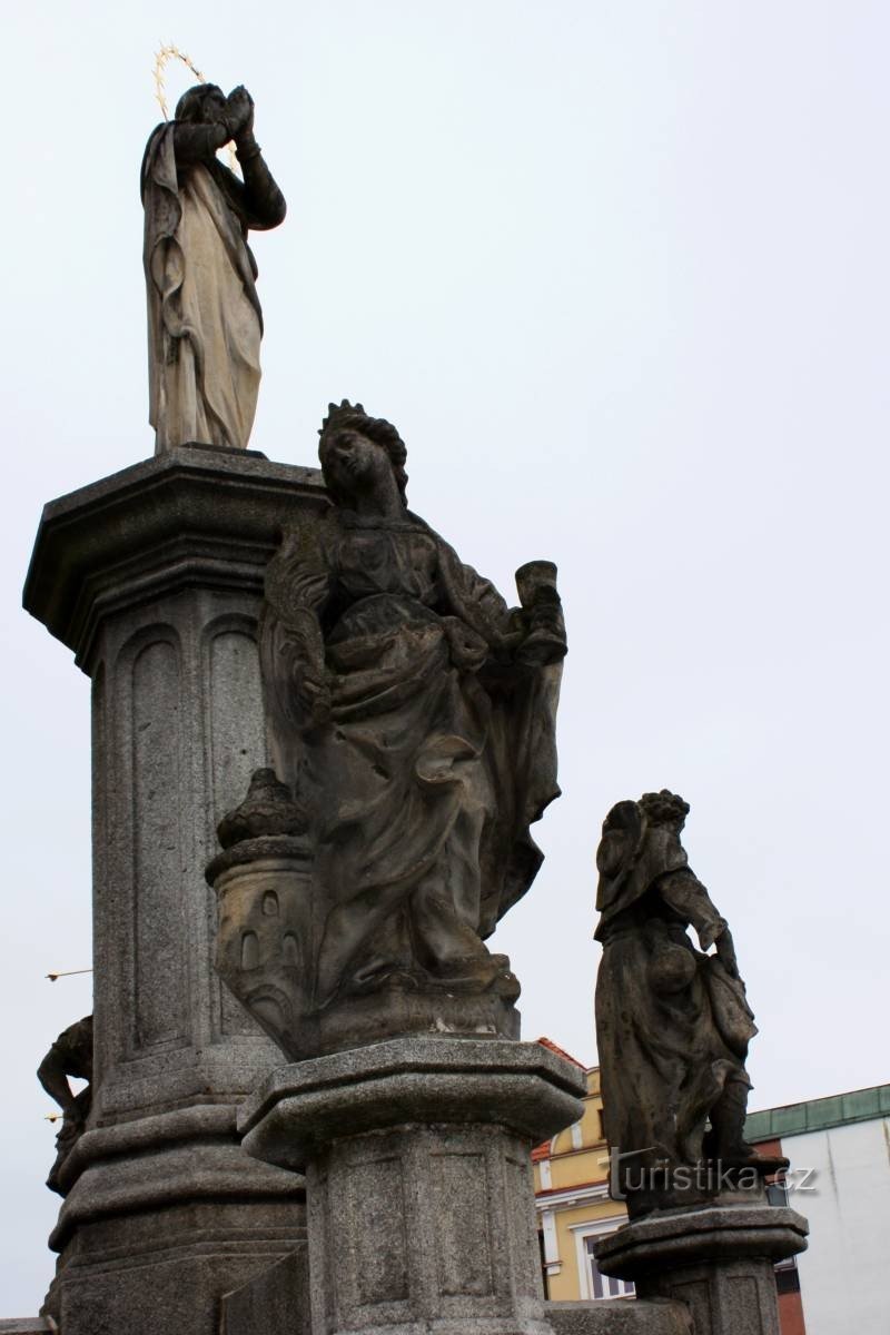 Röst - staty av Jungfru Maria