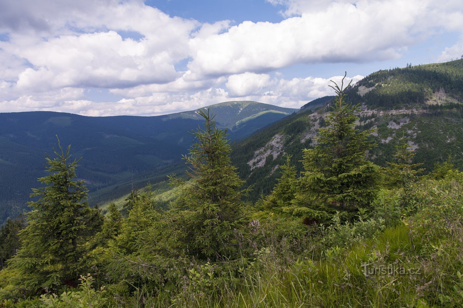 A droite des pistes de Podbělka