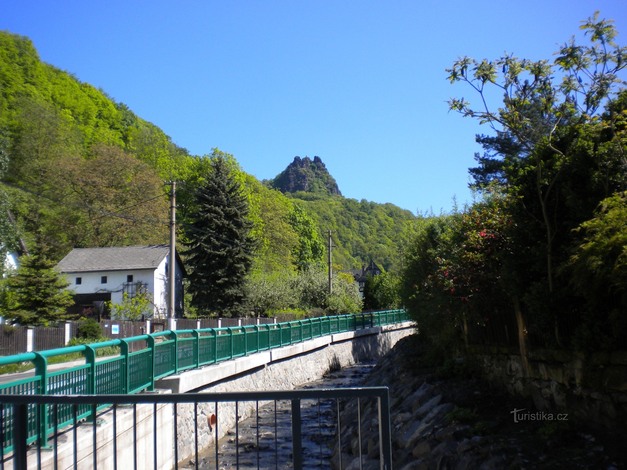 Vrabinec seen from Těchlovice.