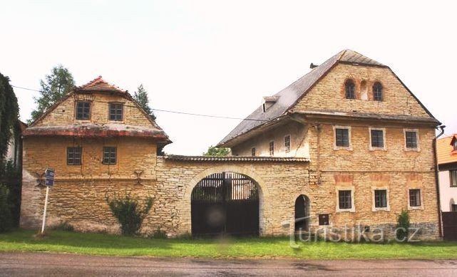 Vraclav-Sedlec - brick farmhouse made of quarried marl