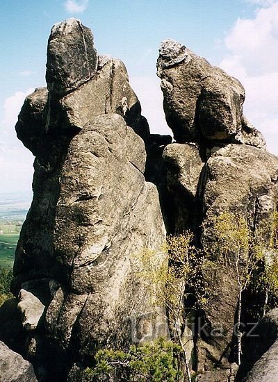 カラス岩