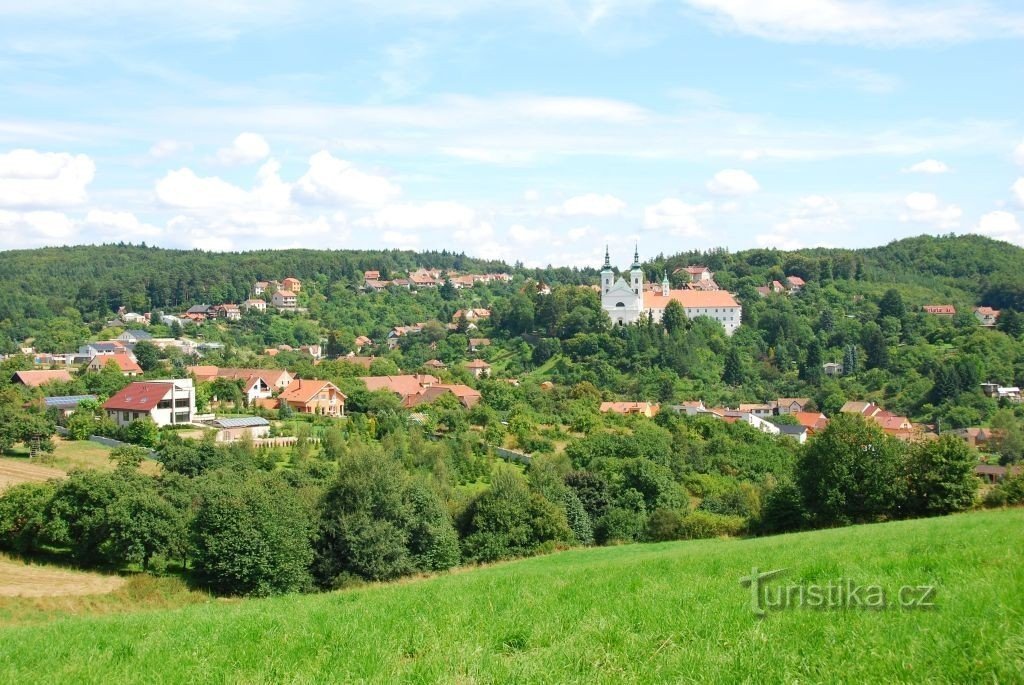 Vranov avec l'église