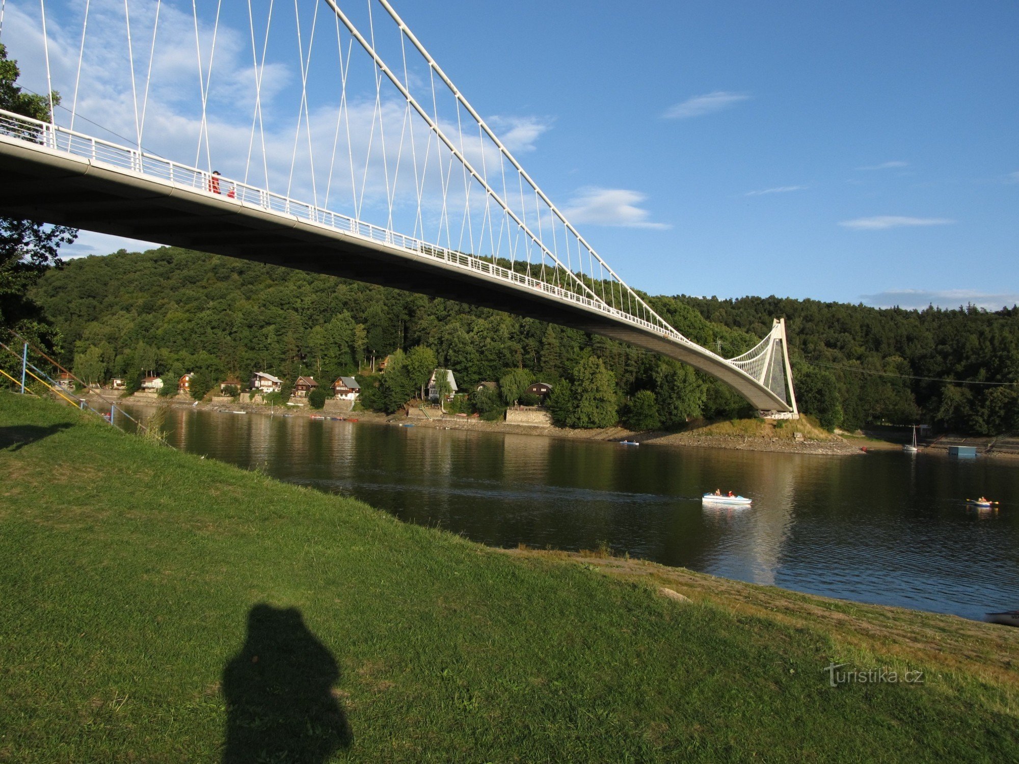 Врановская плотина - пешеходный мост