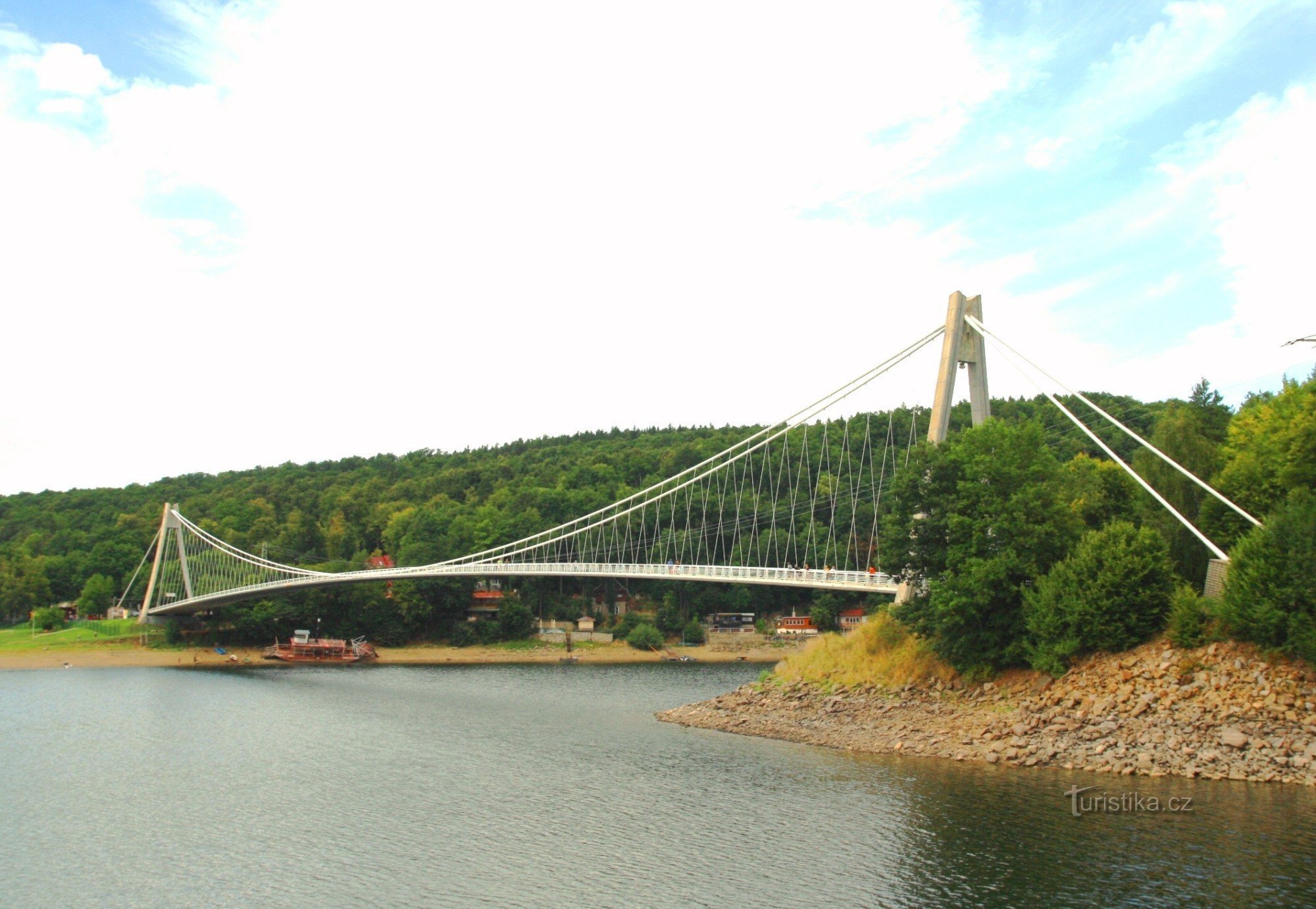 Barragem de Vranovská - passarela sobre a baía suíça