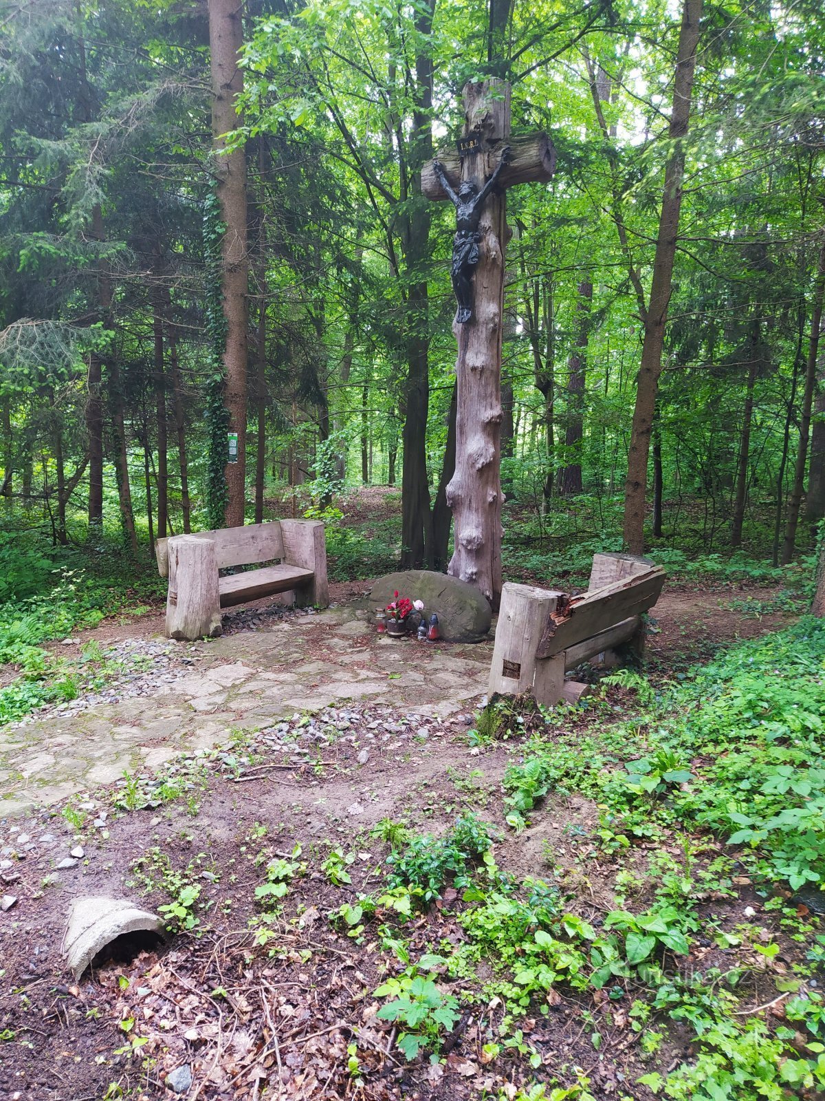 Vrbecko Black Cross lângă pista de biciclete