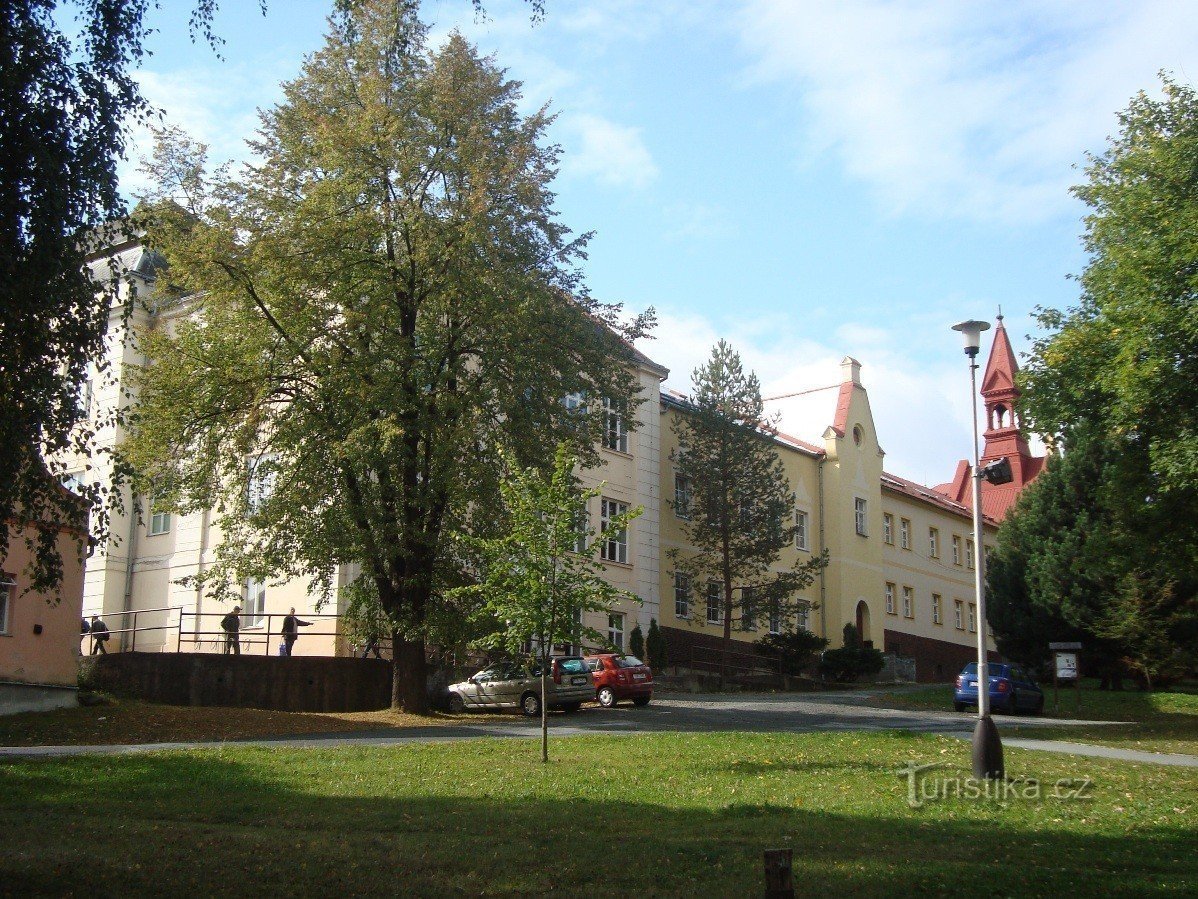 Vrbno pod Pod Pradědem – ehemalige Mädchenschule und Kloster der Barmherzigen Schwestern – Gymnasium