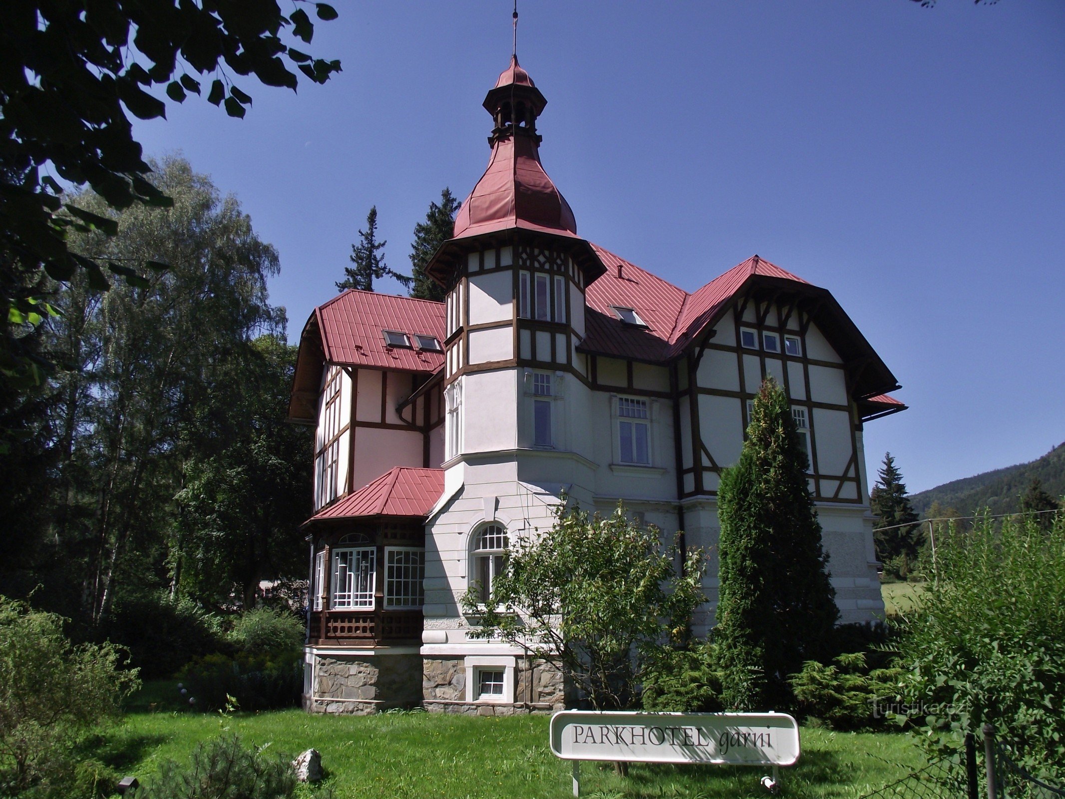 Vrbno pod Pradědem – Grohmannien jugendtyylinen huvila (Parkhotel garni)