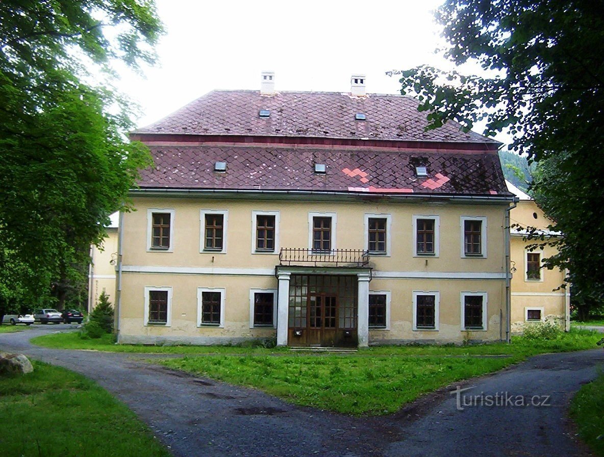 Vrbno pod Pradědem-slottet-norr, huvudfasad-Foto: Ulrych Mir.