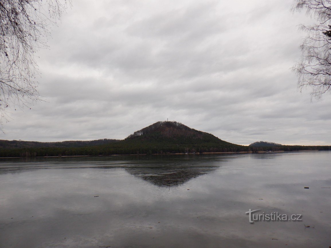 Mount Borný nær Mách-søen (446 moh.)