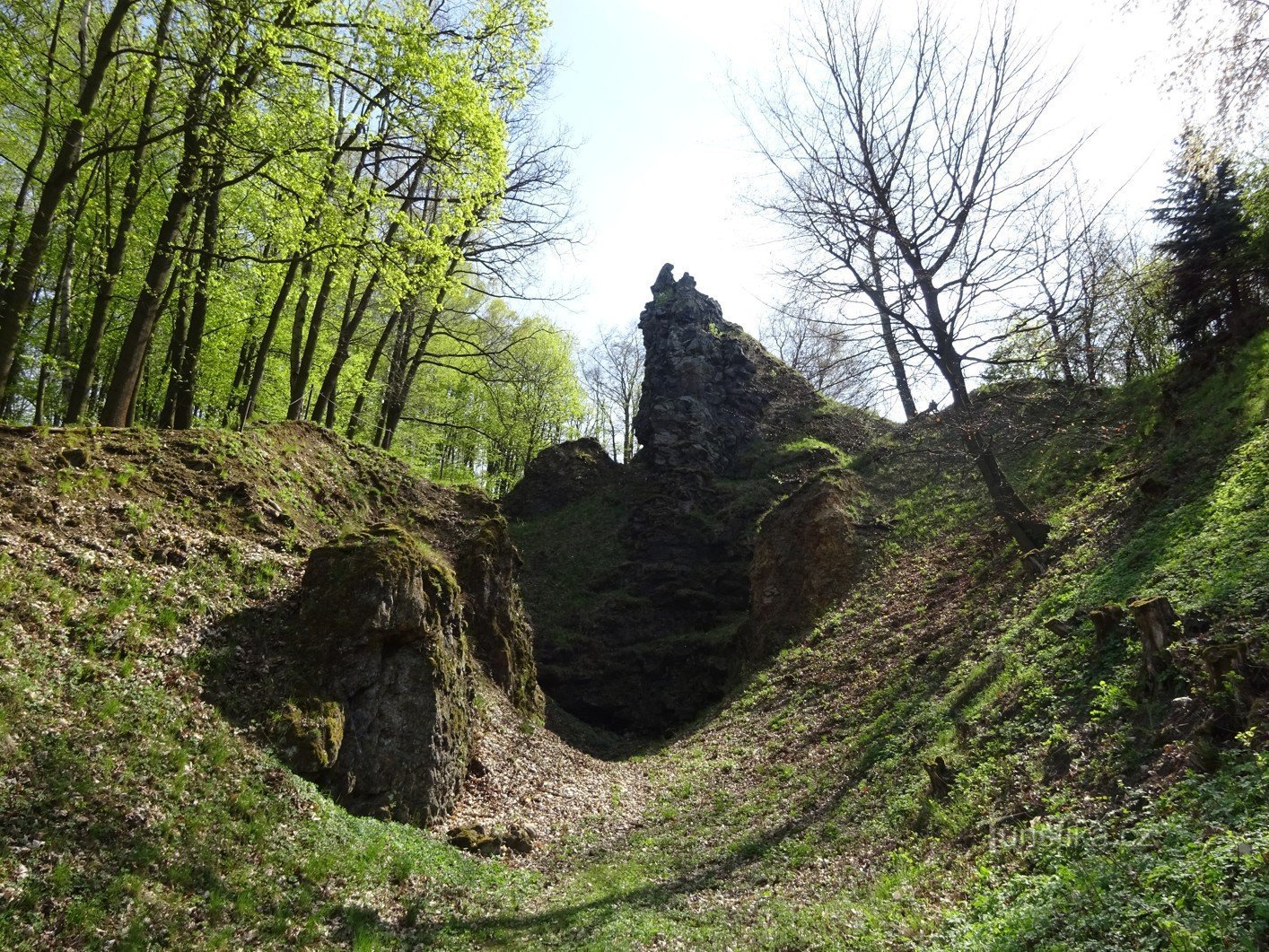 Vrch Káčov – Monument natural și loc interesant