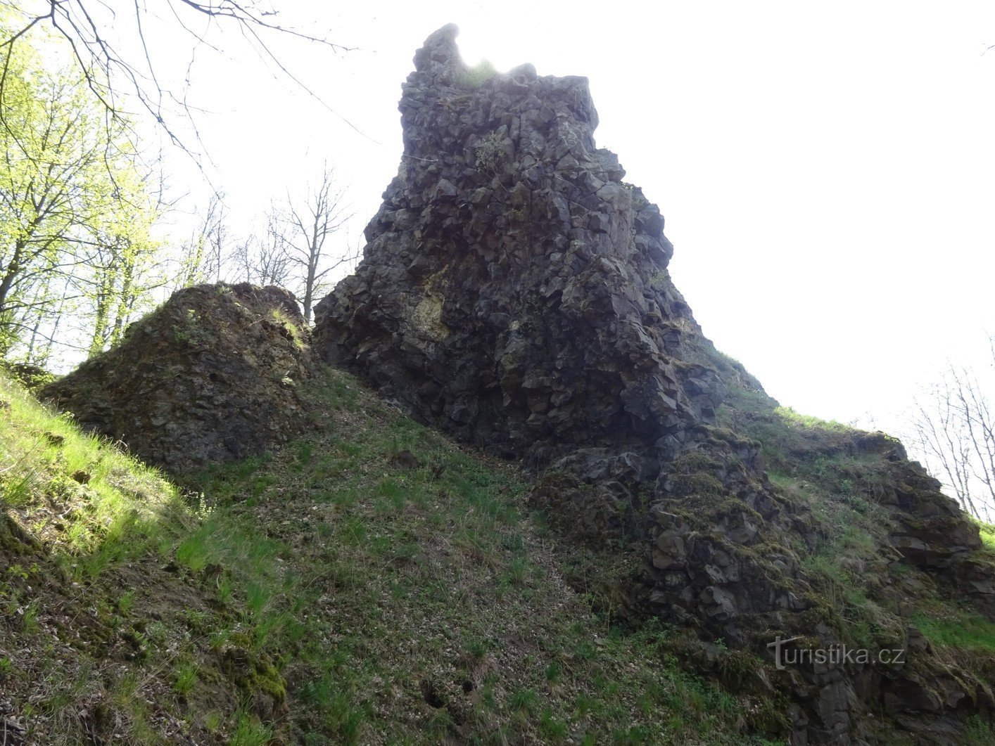 Vrch Káčov - 自然纪念碑和有趣的地方