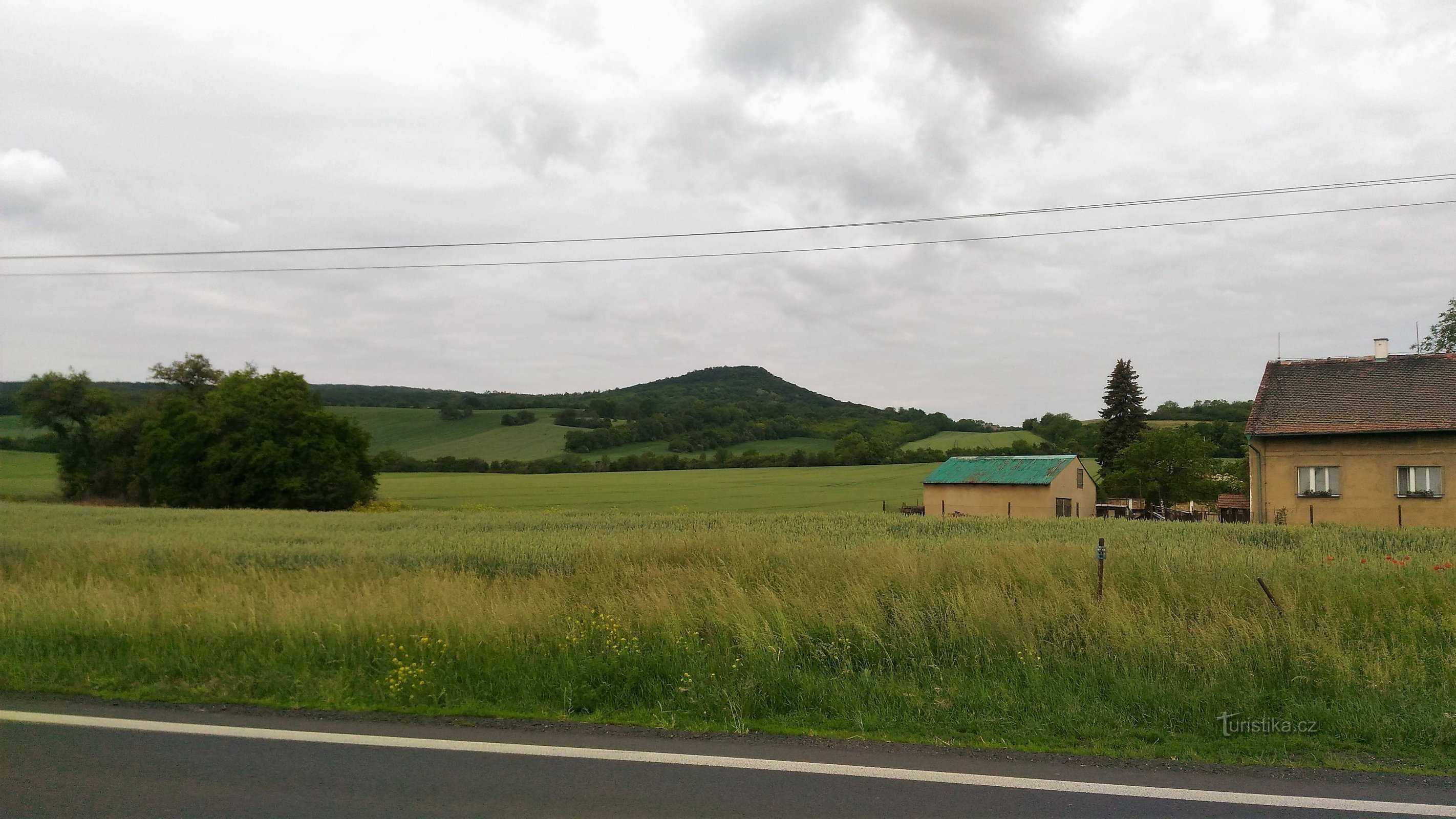 Colline d'Ovčín depuis Sulejovice