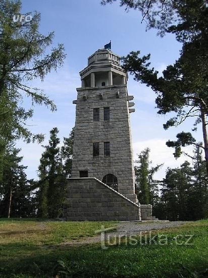 设有瞭望台的 Strážiště 山