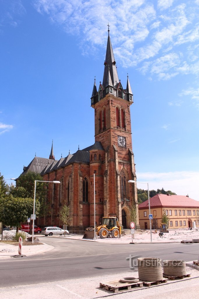 Vrchlabí, kirken St. Vavřince, udsigt fra NW