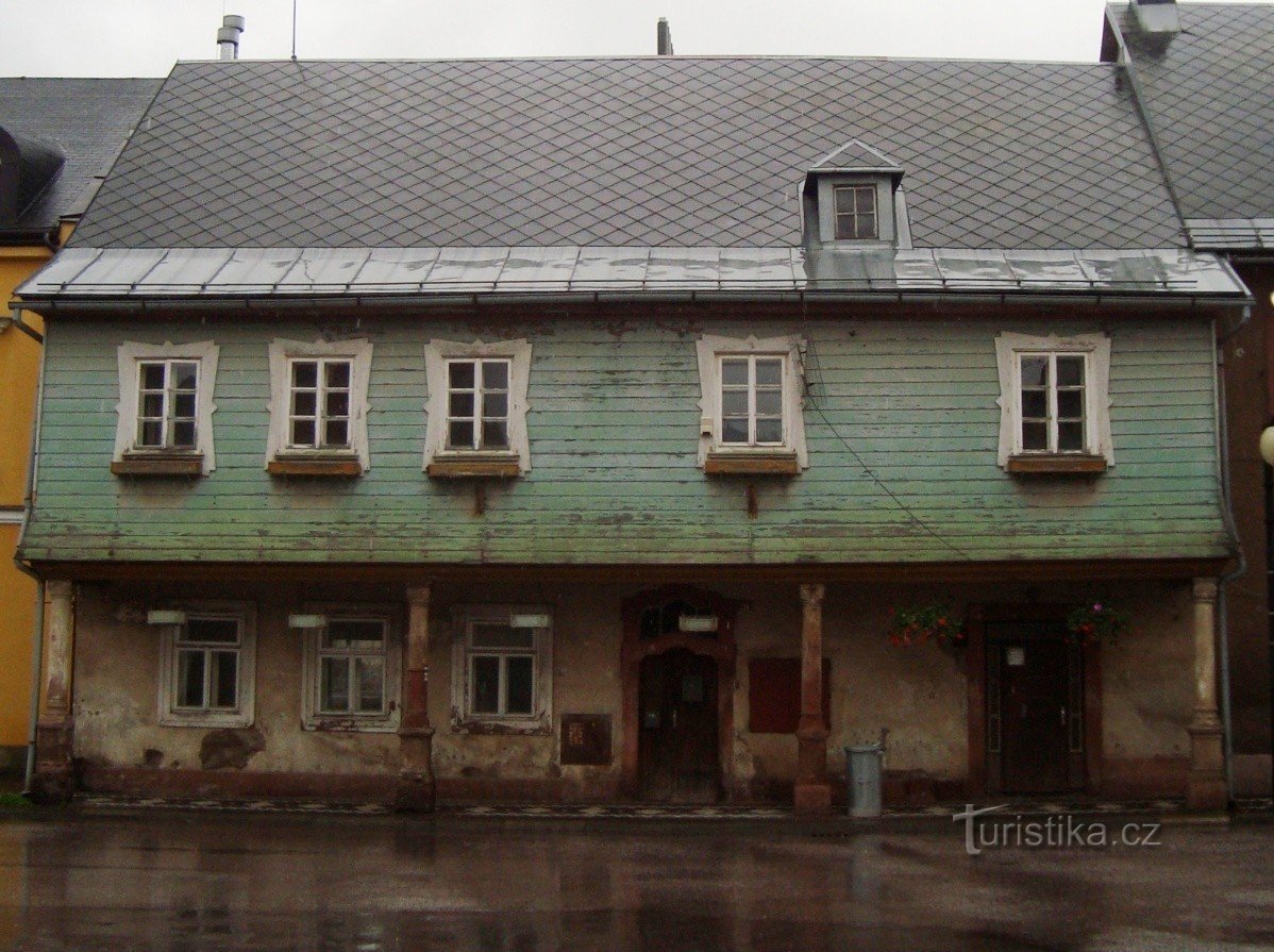 Vrchlabí-náměstí Míru-Ancien hôtel de ville-Photo : Ulrych Mir.