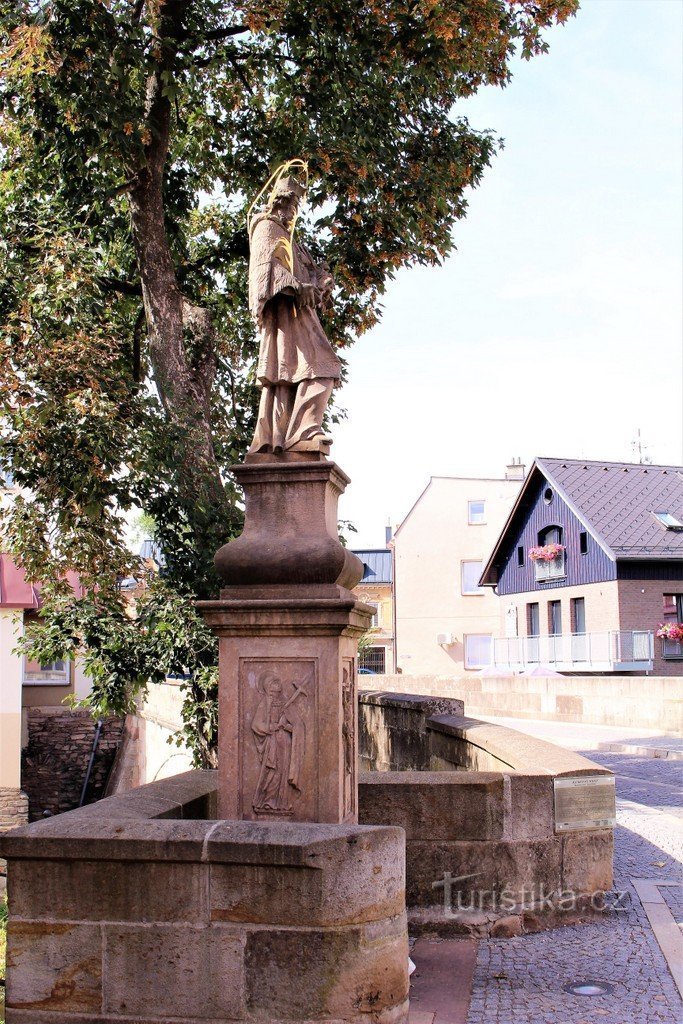Vrchlabí, standbeeld van St. Johannes van Nepomuk